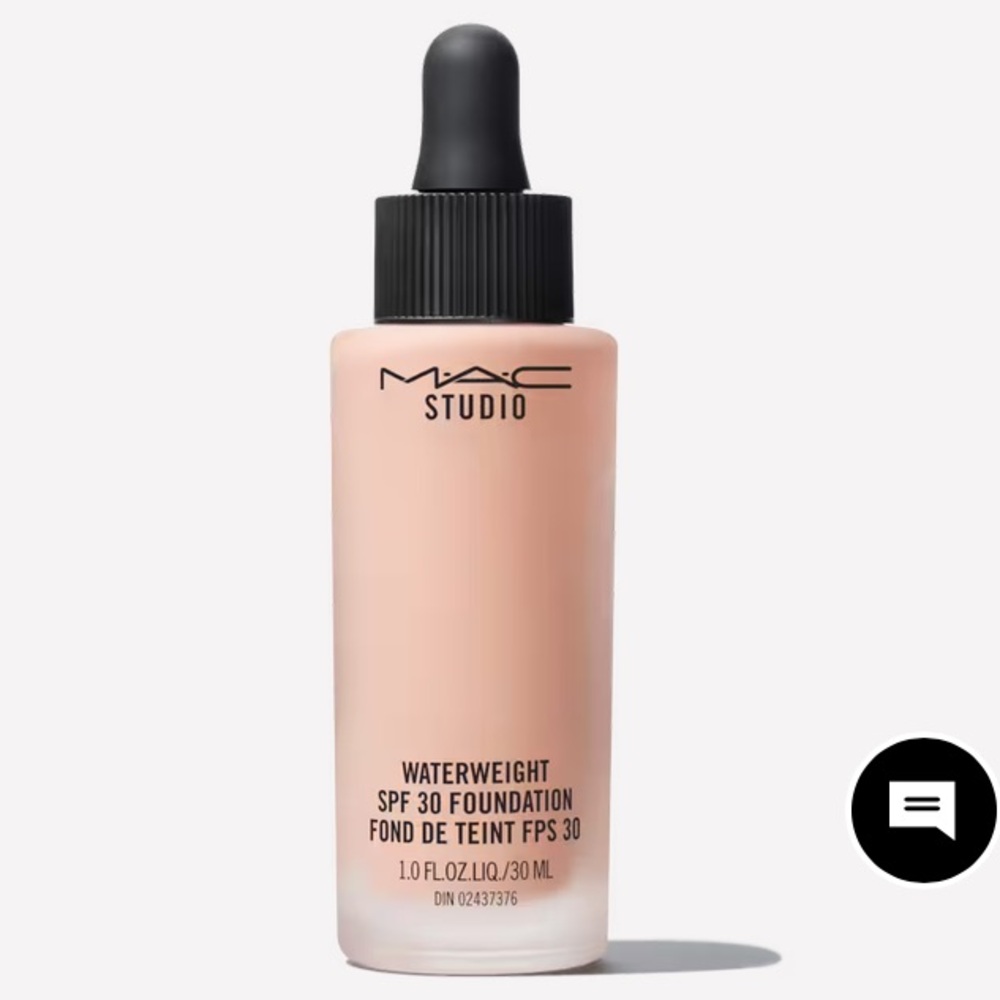 MAC Studio Waterweight Foundation NW25 SPF 30